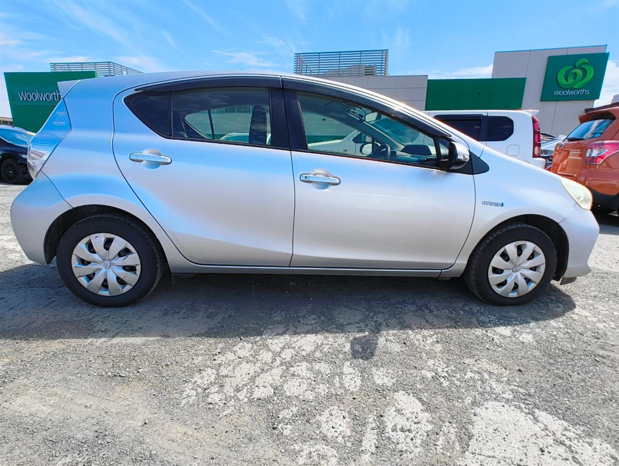 2013 Toyota Aqua thumbnail