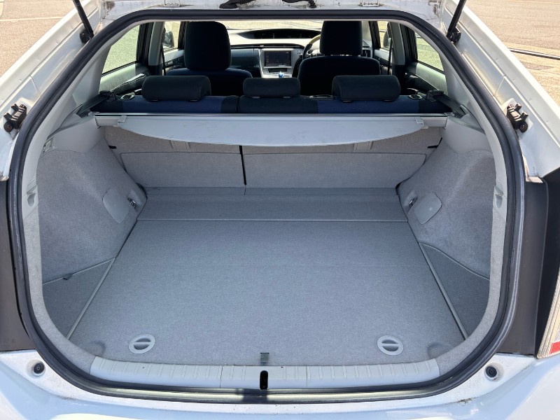 2013 Toyota Prius thumbnail